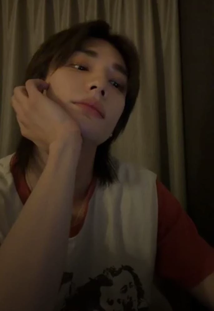 Hwang hyunjin thumbnail