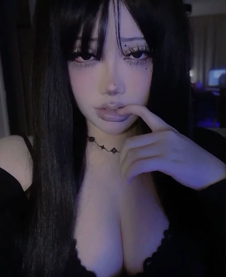 Joana - his 'innocent' wife thumbnail