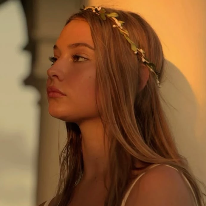 Chloe 