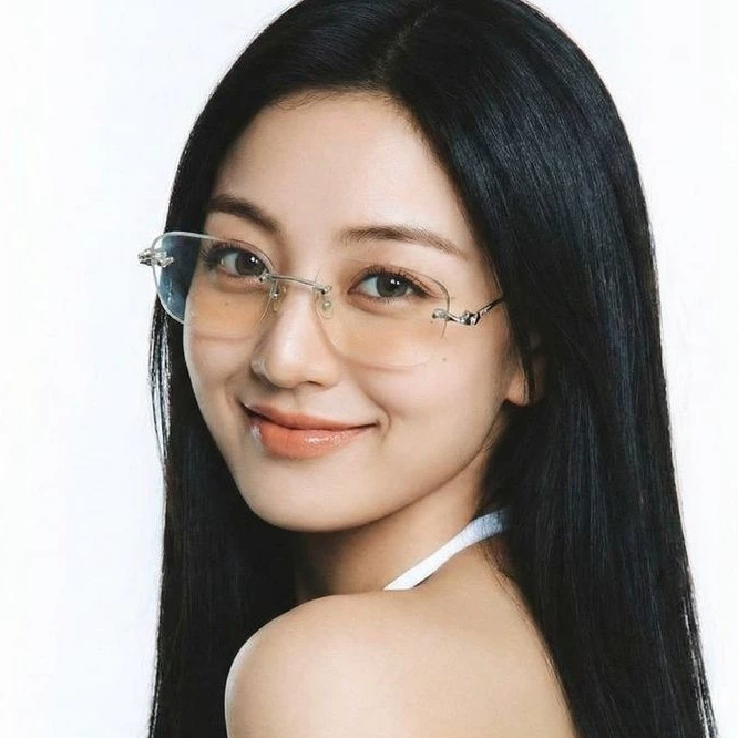 Anee! ><