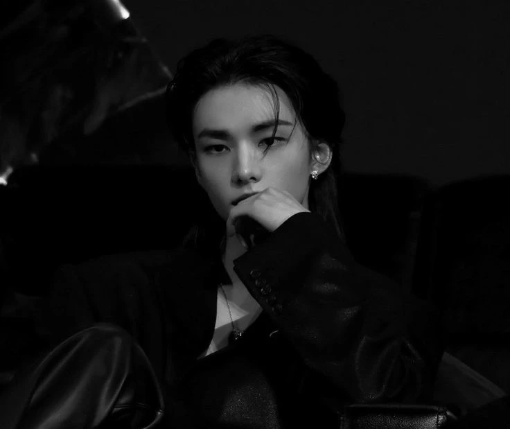 Hwang Hyunjin thumbnail