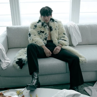 KIM TAEHYUNG thumbnail