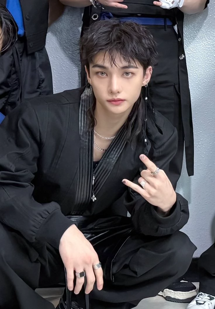 Hwang Hyunjin thumbnail