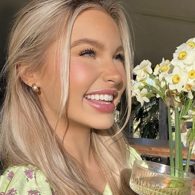 Ava Monroe 