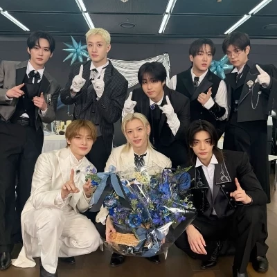 Straykids (Chan, Minho, Changbin, Hyujin, Han, Felix, Seungmin, Jeongin) thumbnail
