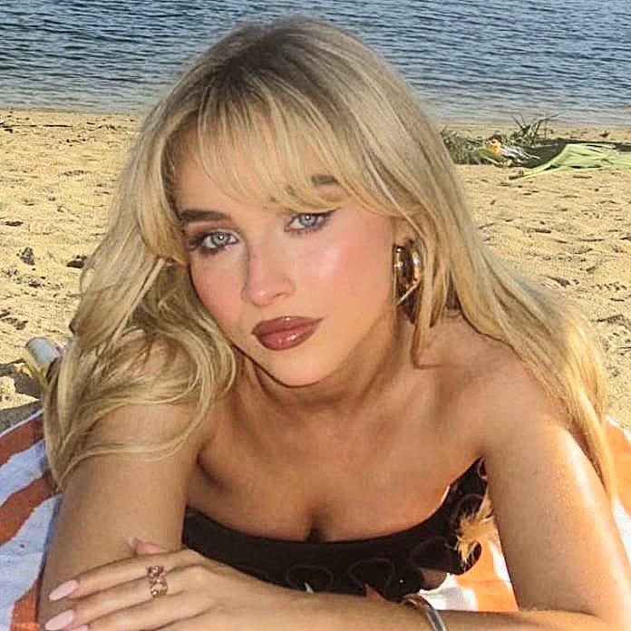 Sabrina Carpenter - Vampire Princess (GL) thumbnail