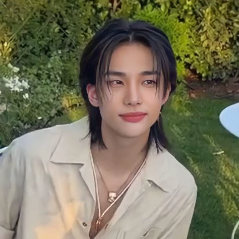 Hyunjin || Have you identified yourself? 😹💜 thumbnail
