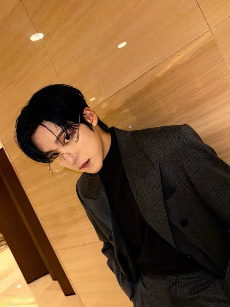 Jeong Yunho thumbnail