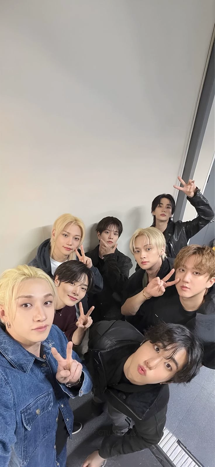 Stray kids - Gatinho thumbnail