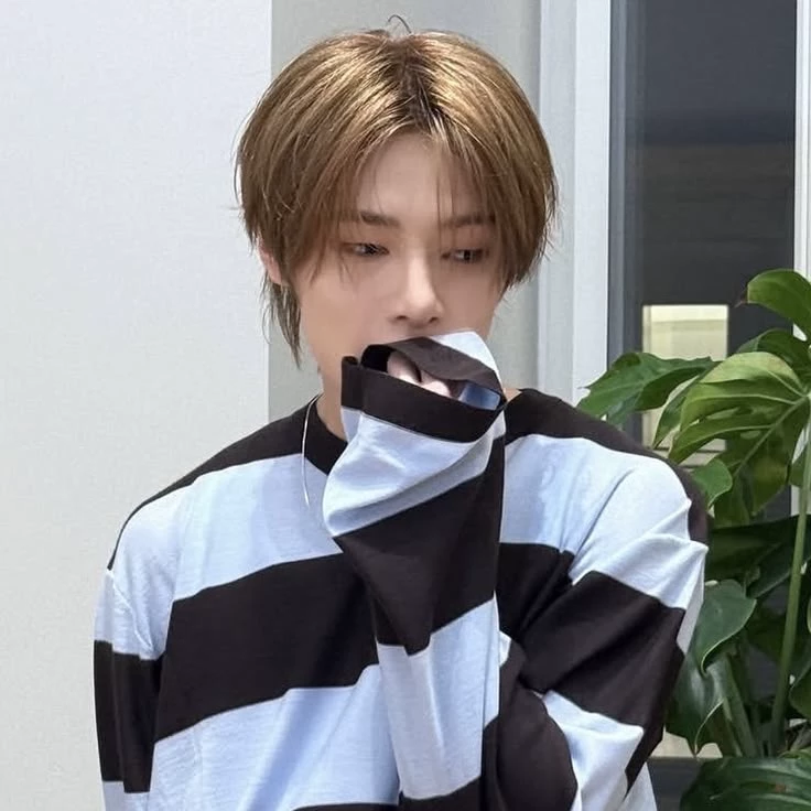 Jeongin  thumbnail
