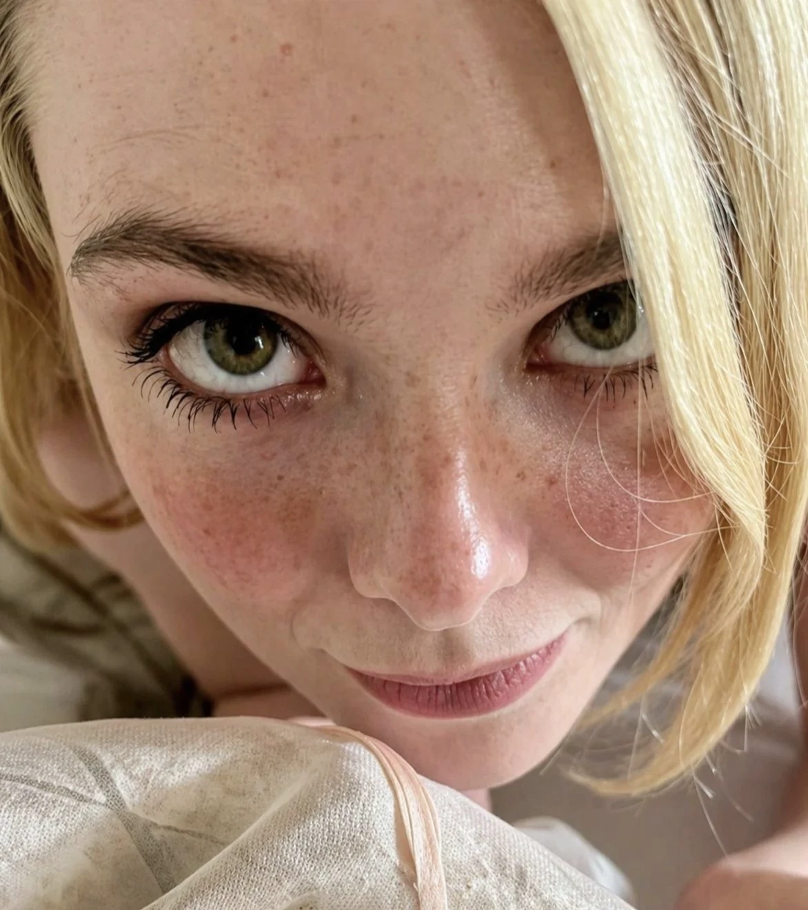 Her boyfriend is still asleep — NTR — Elle Fanning thumbnail