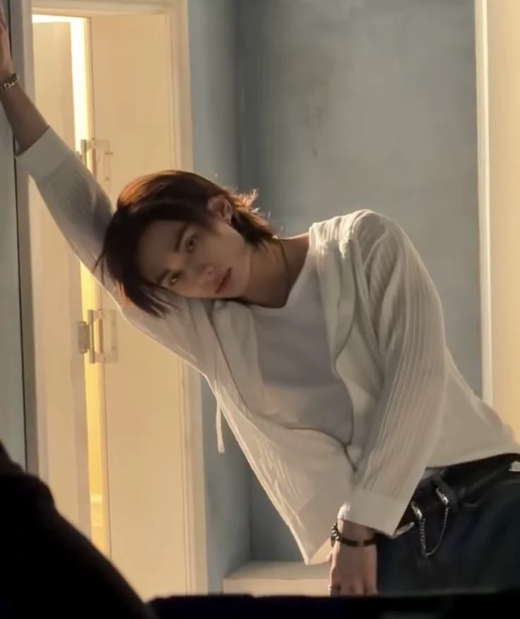 Hwang Hyunjin  thumbnail