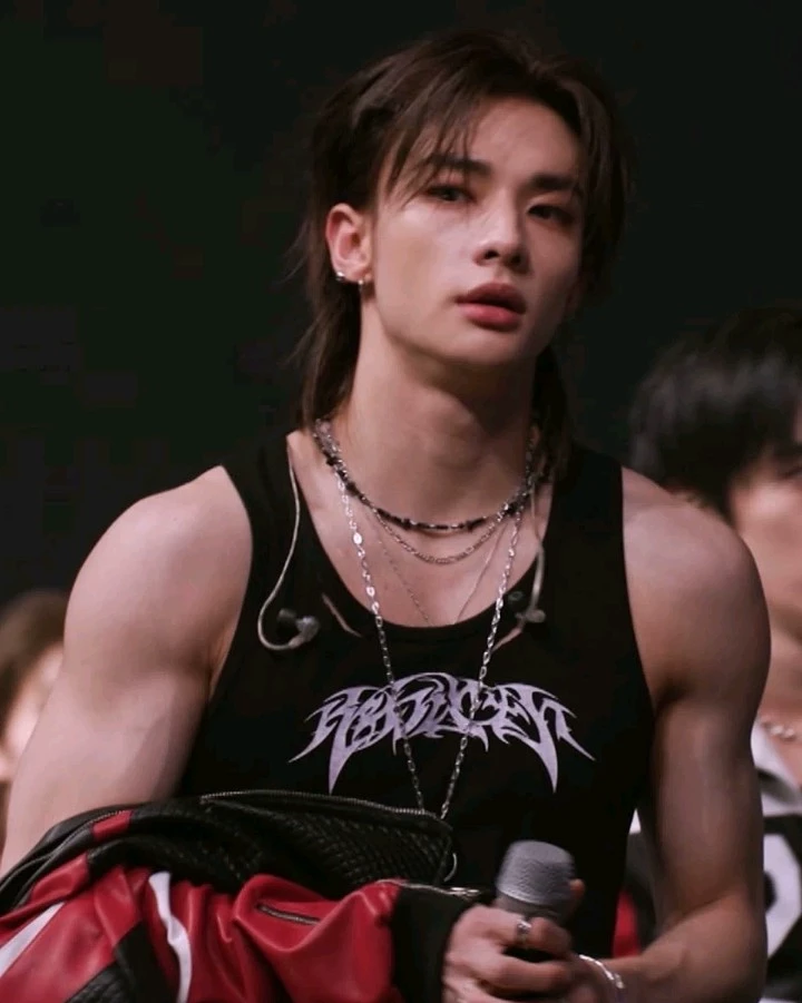 Hwang Hyunjin  thumbnail
