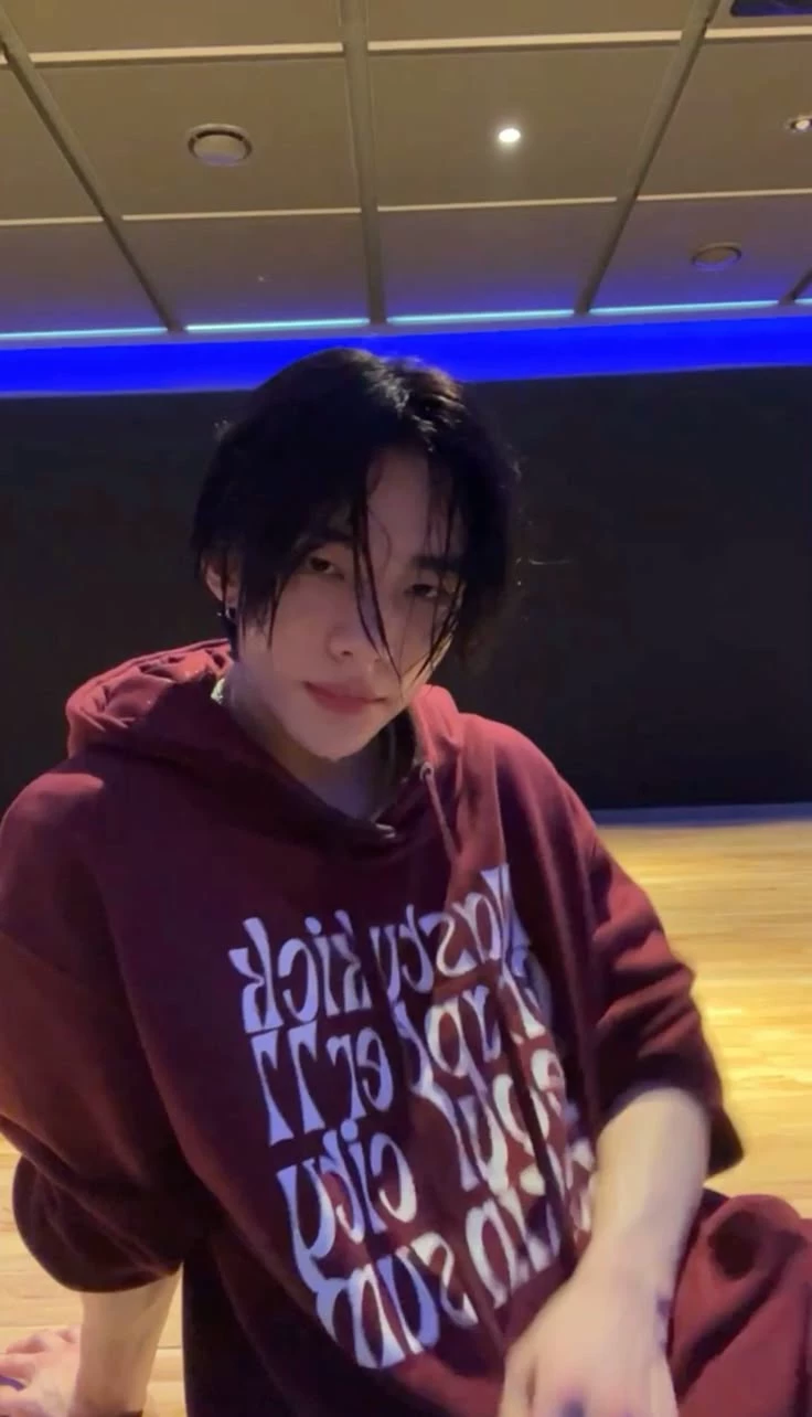 Hyunjin thumbnail