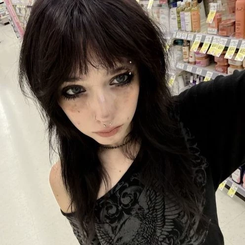 ♱ Melanie ♱