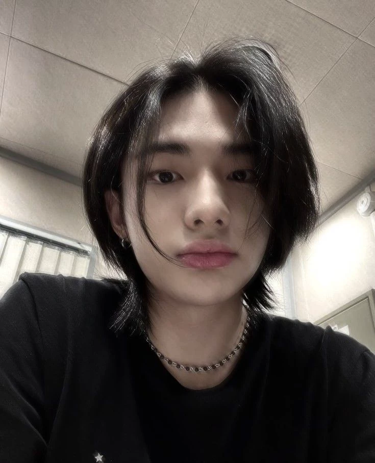 Hyunjin thumbnail