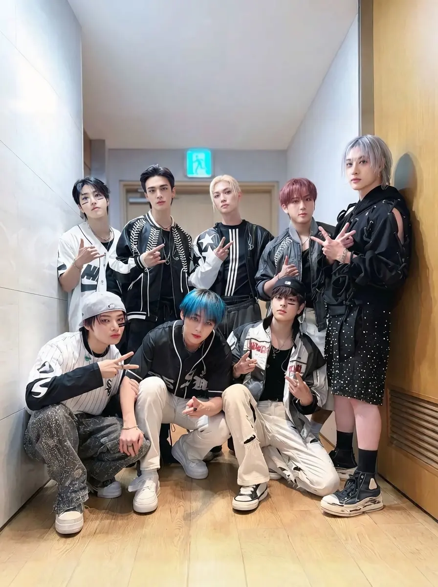 Stray kids thumbnail