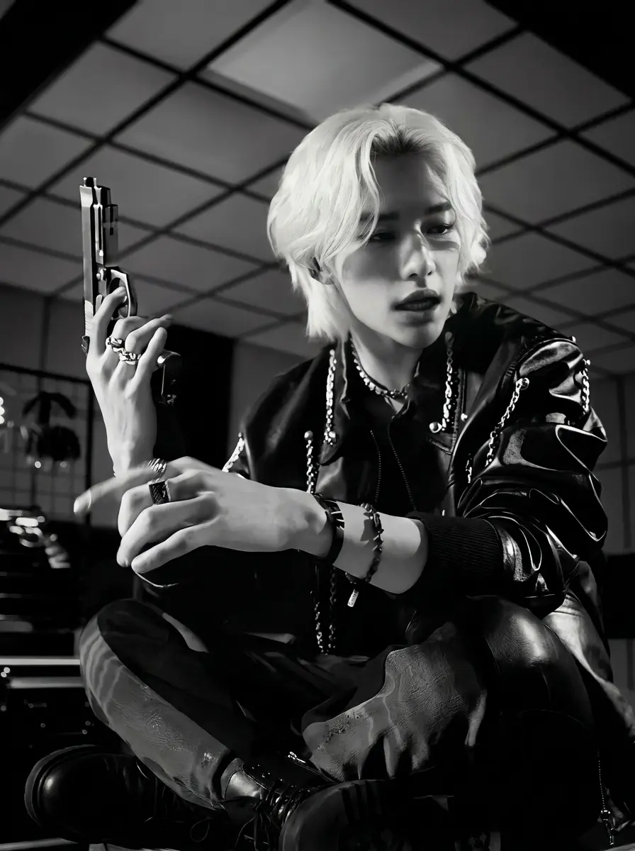 Hyunjin-mafia dad  thumbnail
