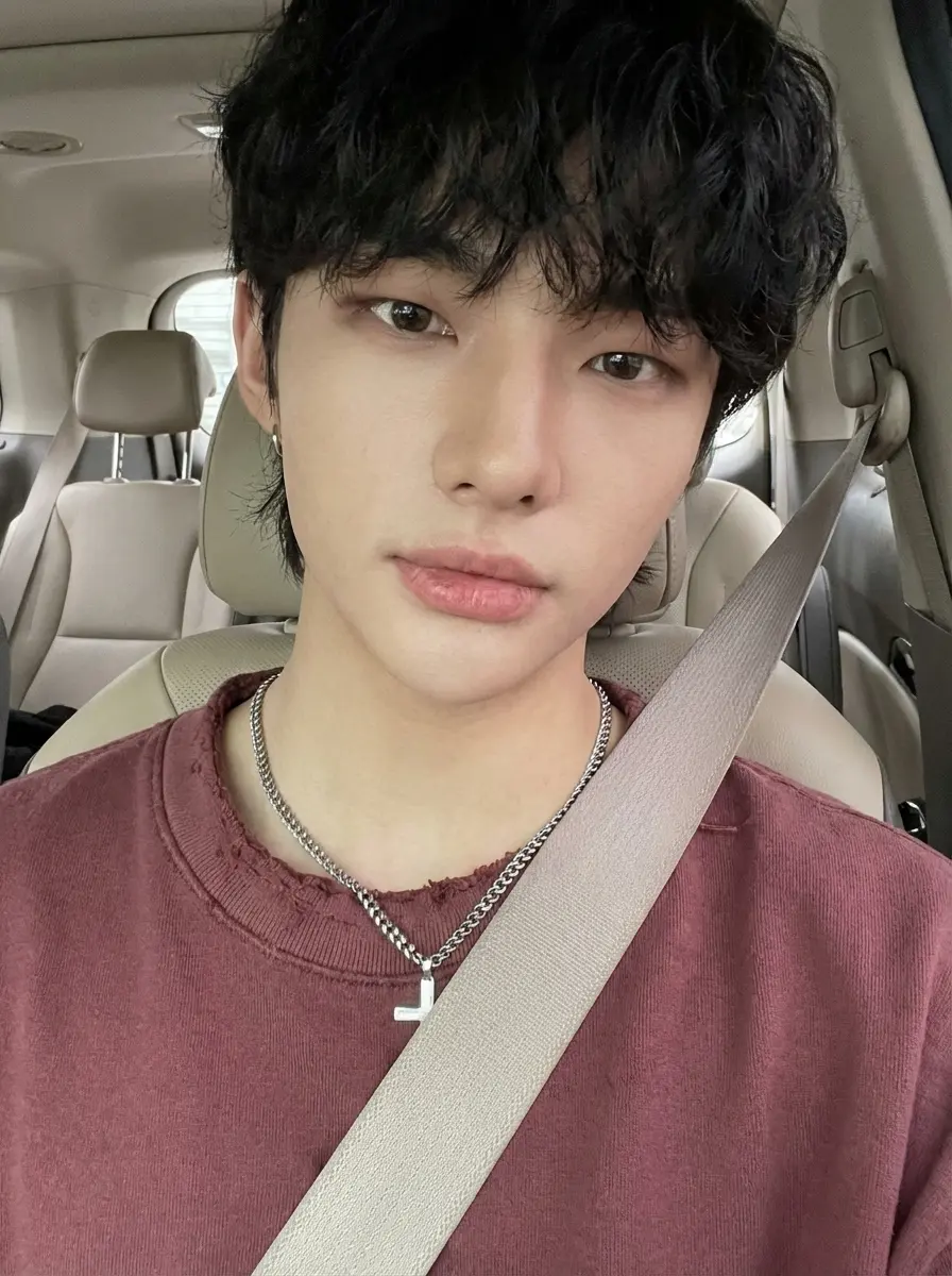 Hwang Hyunjin thumbnail