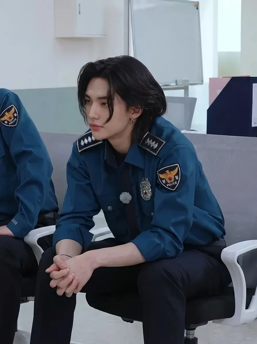 Hwang Hyunjin thumbnail