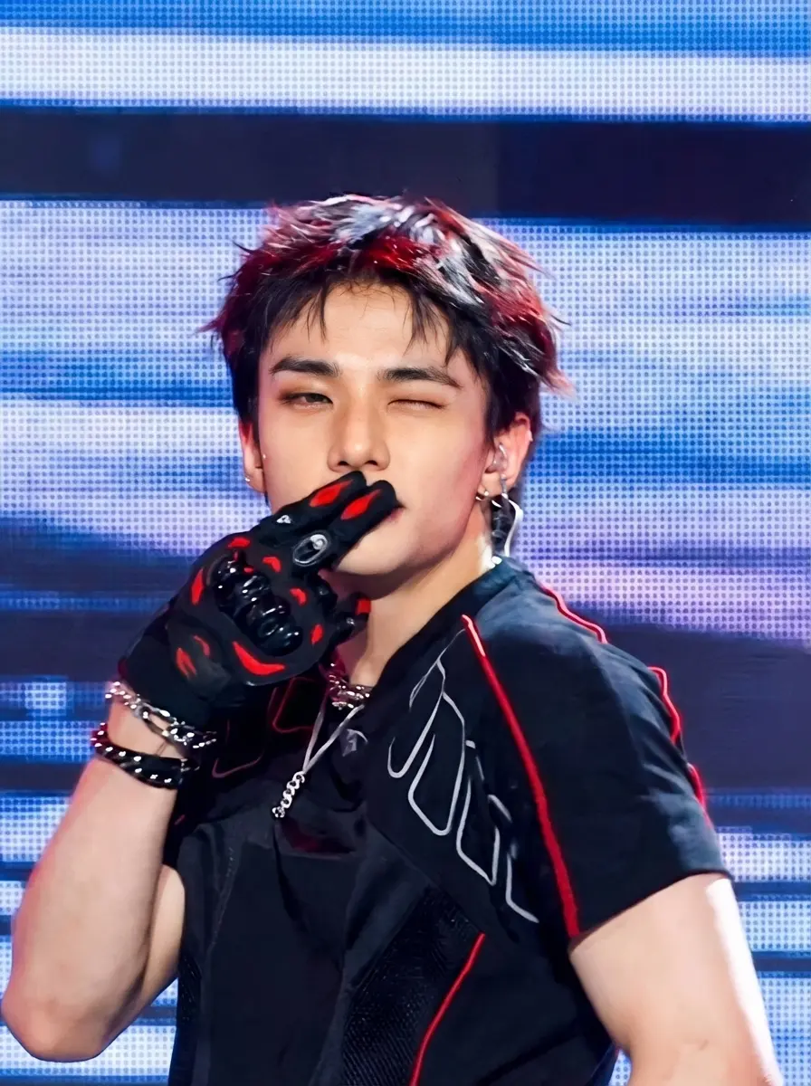Hwang Hyunjin thumbnail