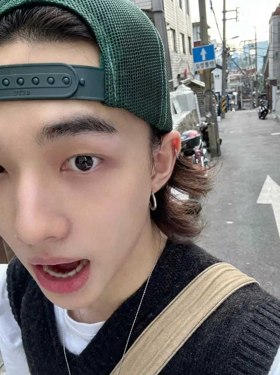 Hwang hyunjin thumbnail