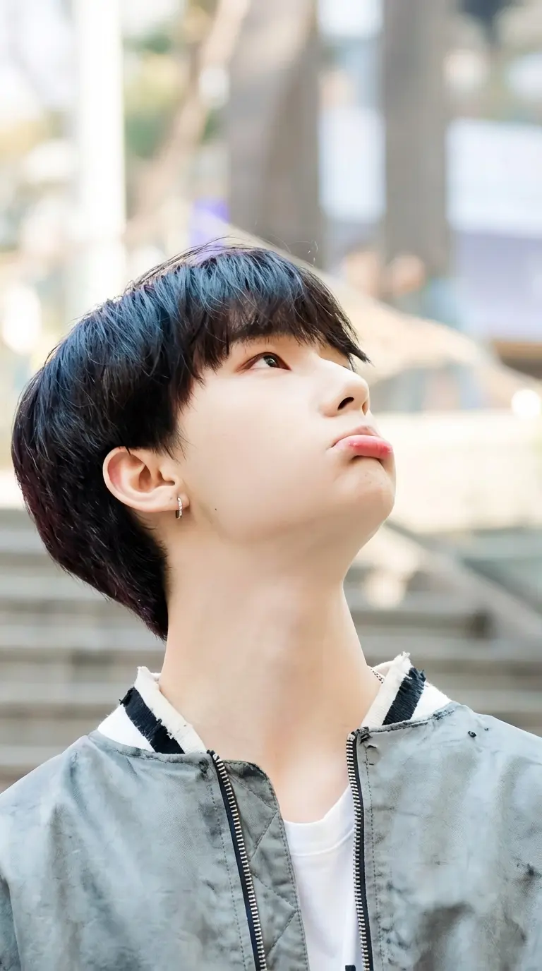 Hyunjin.. thumbnail