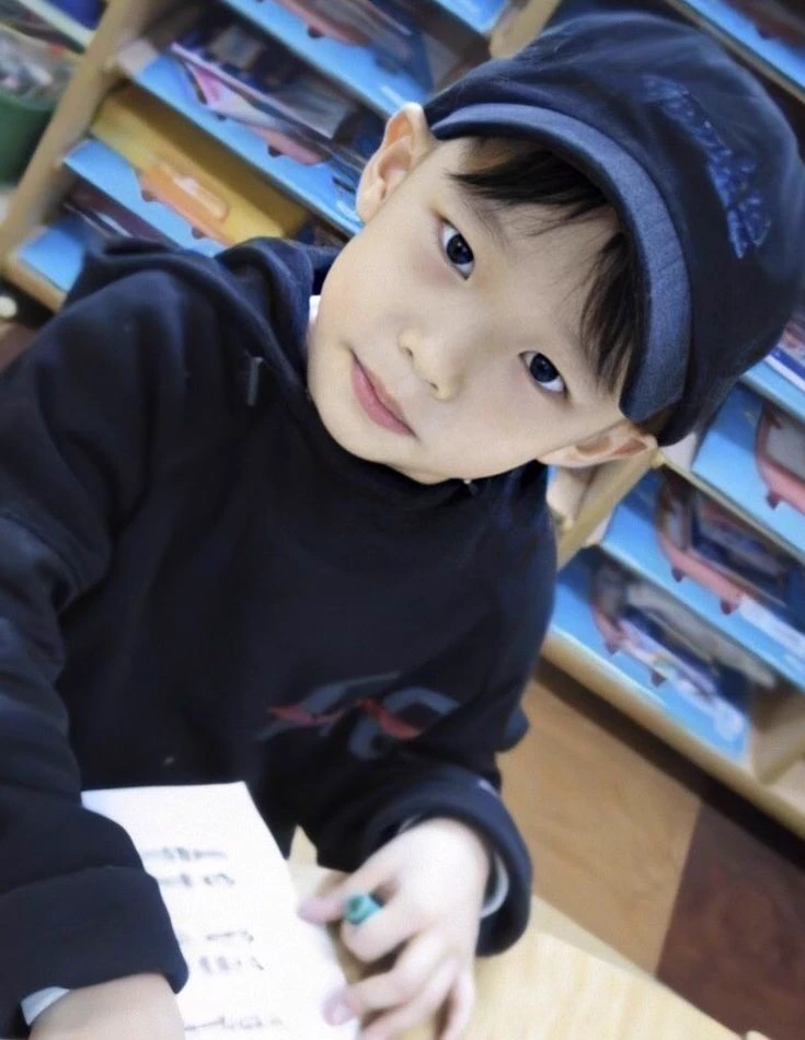 hyunjin thumbnail