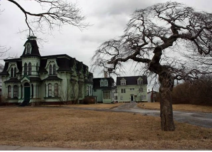 Haunted house thumbnail