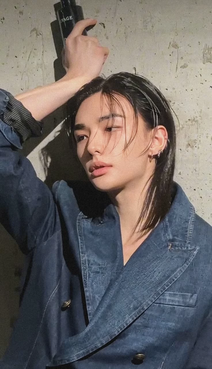 Hwang Hyunjin thumbnail