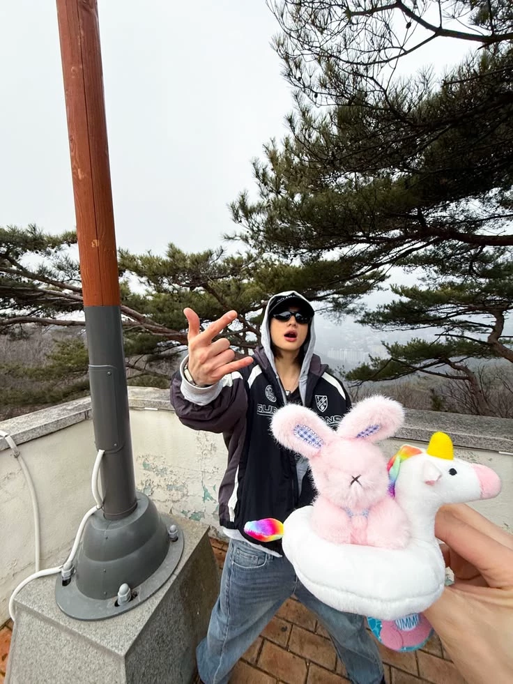 Hyunjin  thumbnail