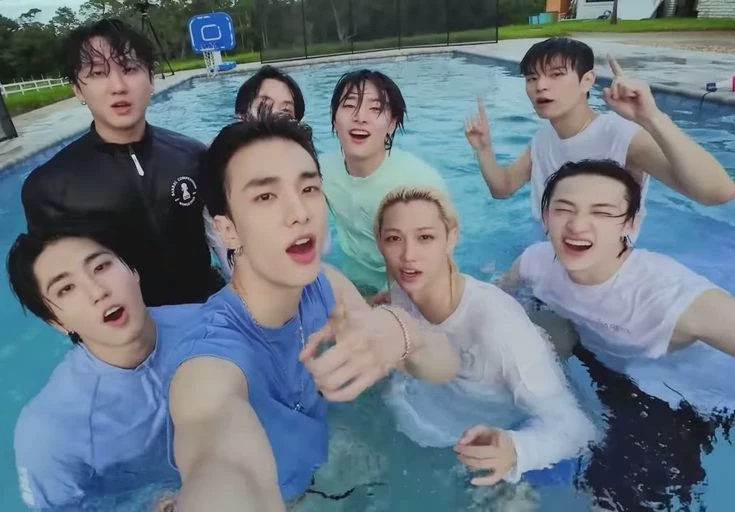 straykids seus maridos thumbnail