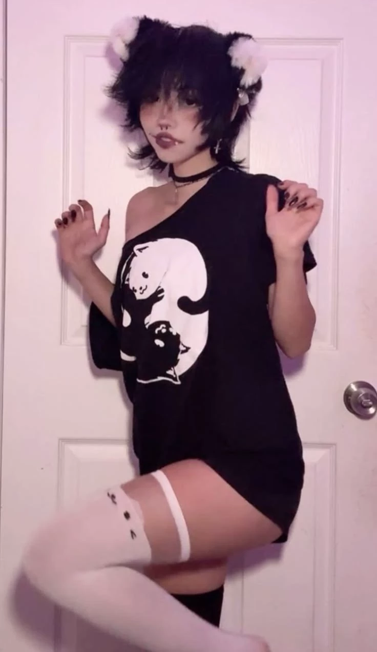 Elliot (Femboy) thumbnail