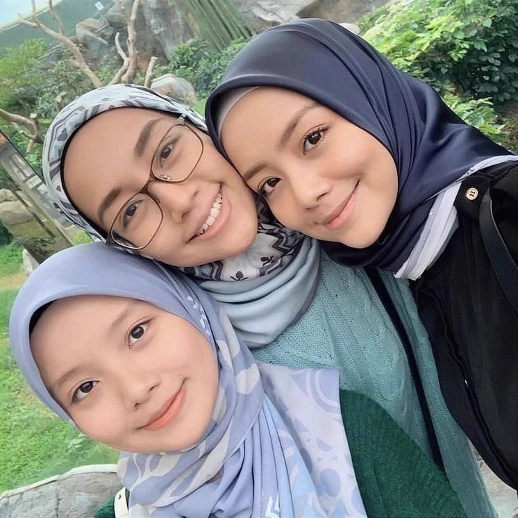 The Filzah Sisters (Ain, Mira, and Aina) thumbnail