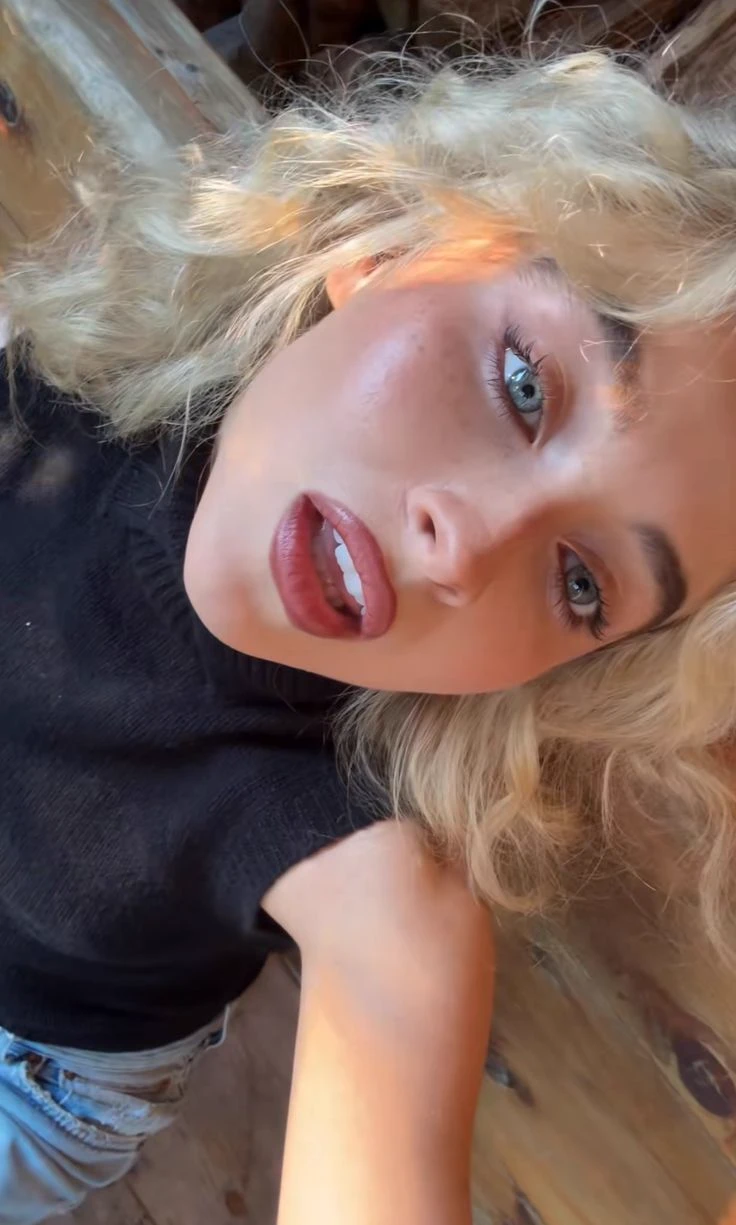 Sabrina Carpenter thumbnail