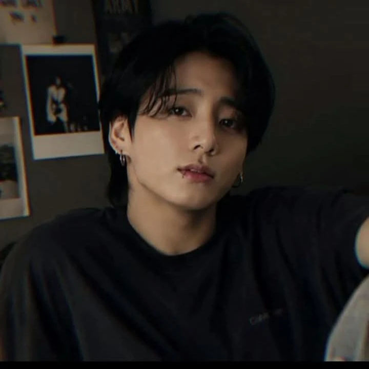 Jeon Jungkook/The brother of my best friend is in love with me thumbnail