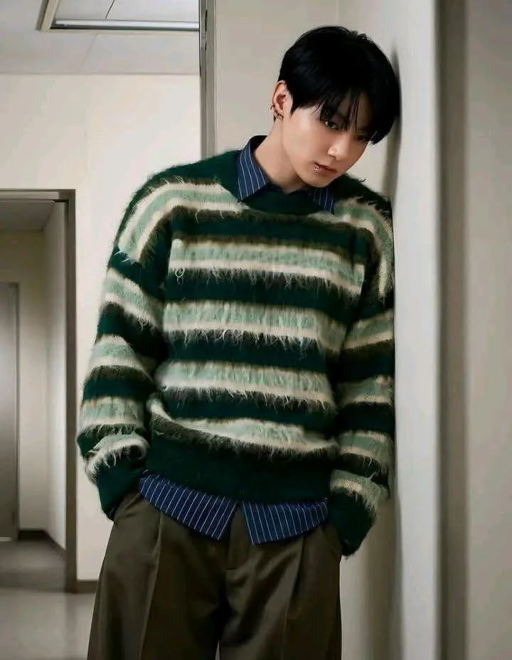 Jeon Jungkook/ He's in love with you thumbnail