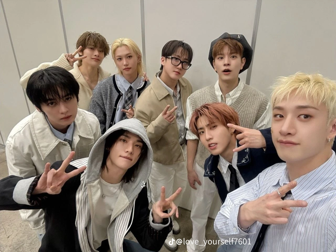 stray kids thumbnail