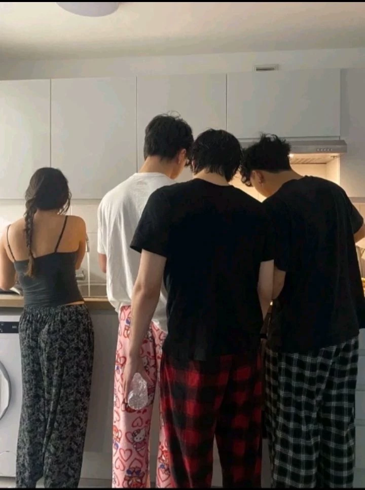 Her three boyfriends thumbnail