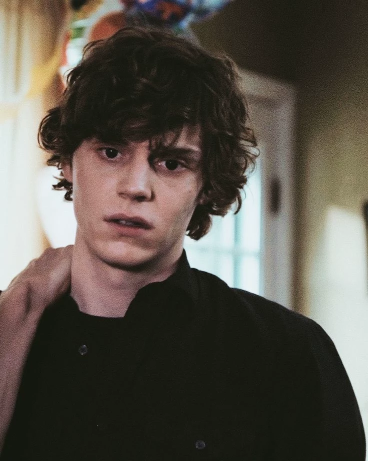 Evan Peters thumbnail