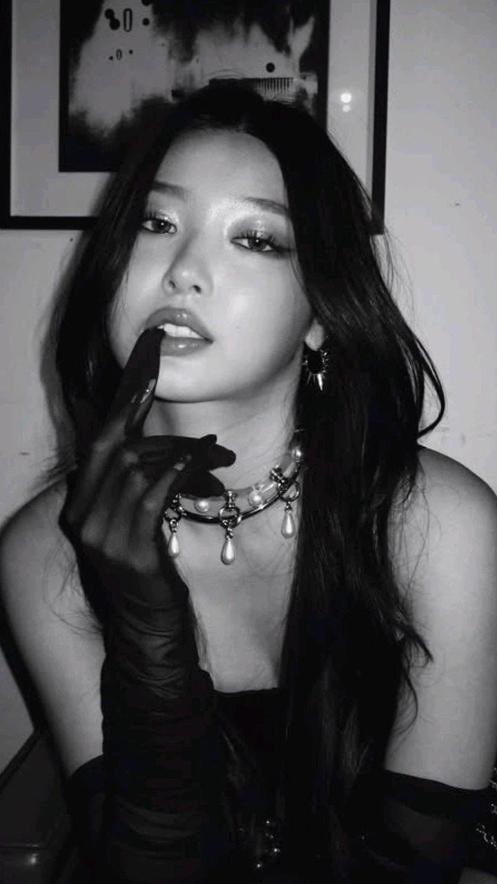 Yoonchae - WLW thumbnail