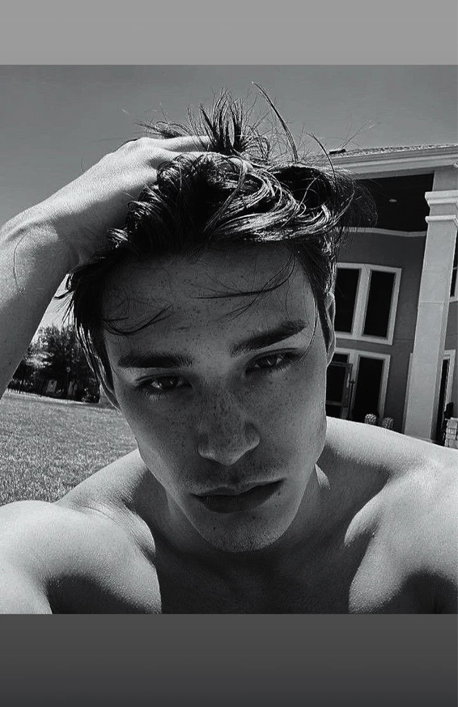 Alex thumbnail
