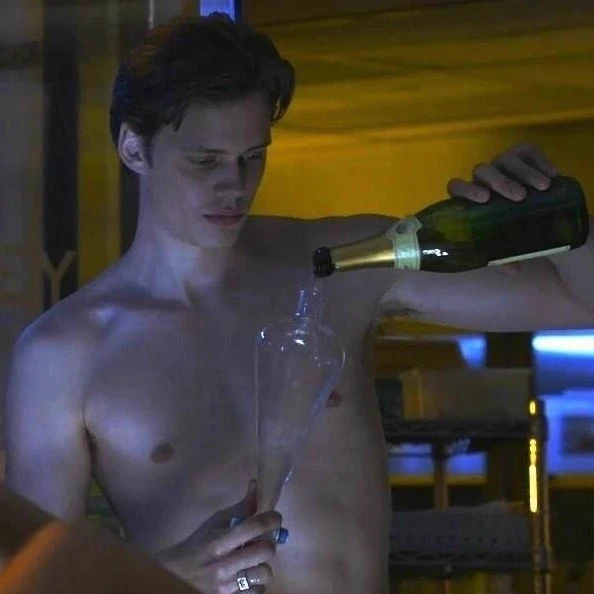 Bill Skarsgård thumbnail