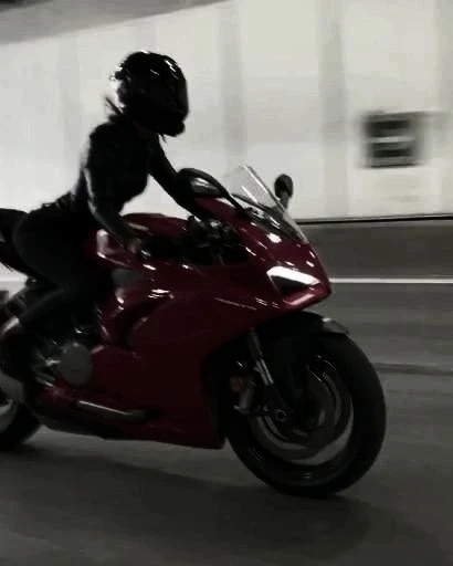 sarah (biker girl) thumbnail