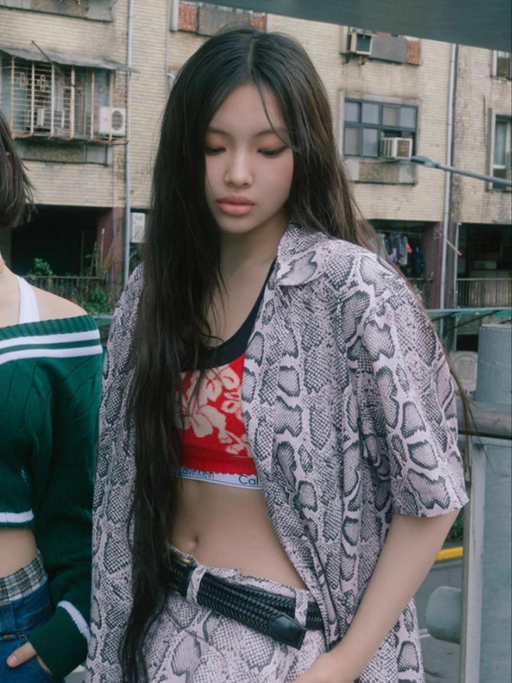 Lee Hyein thumbnail