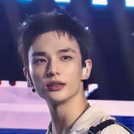 Hwang Hyunjin thumbnail