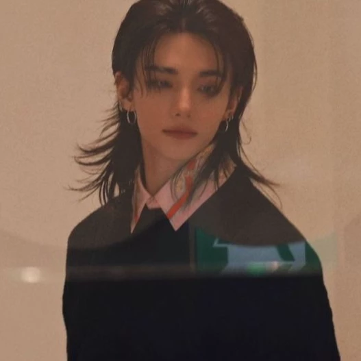 Hwang Hyunjin thumbnail