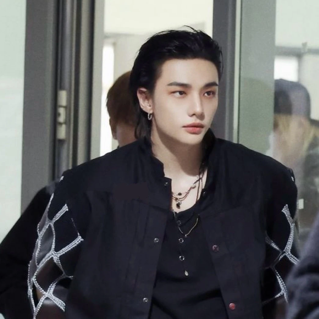 Hwang Hyunjin thumbnail