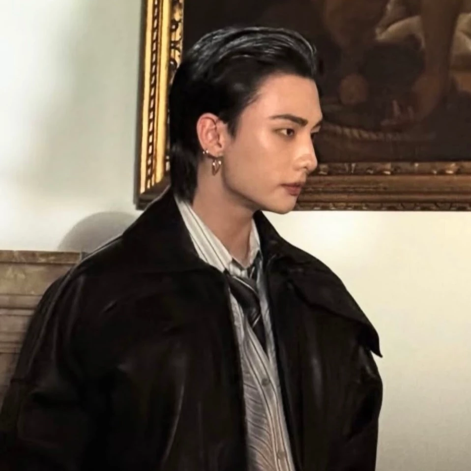 Hwang Hyunjin thumbnail