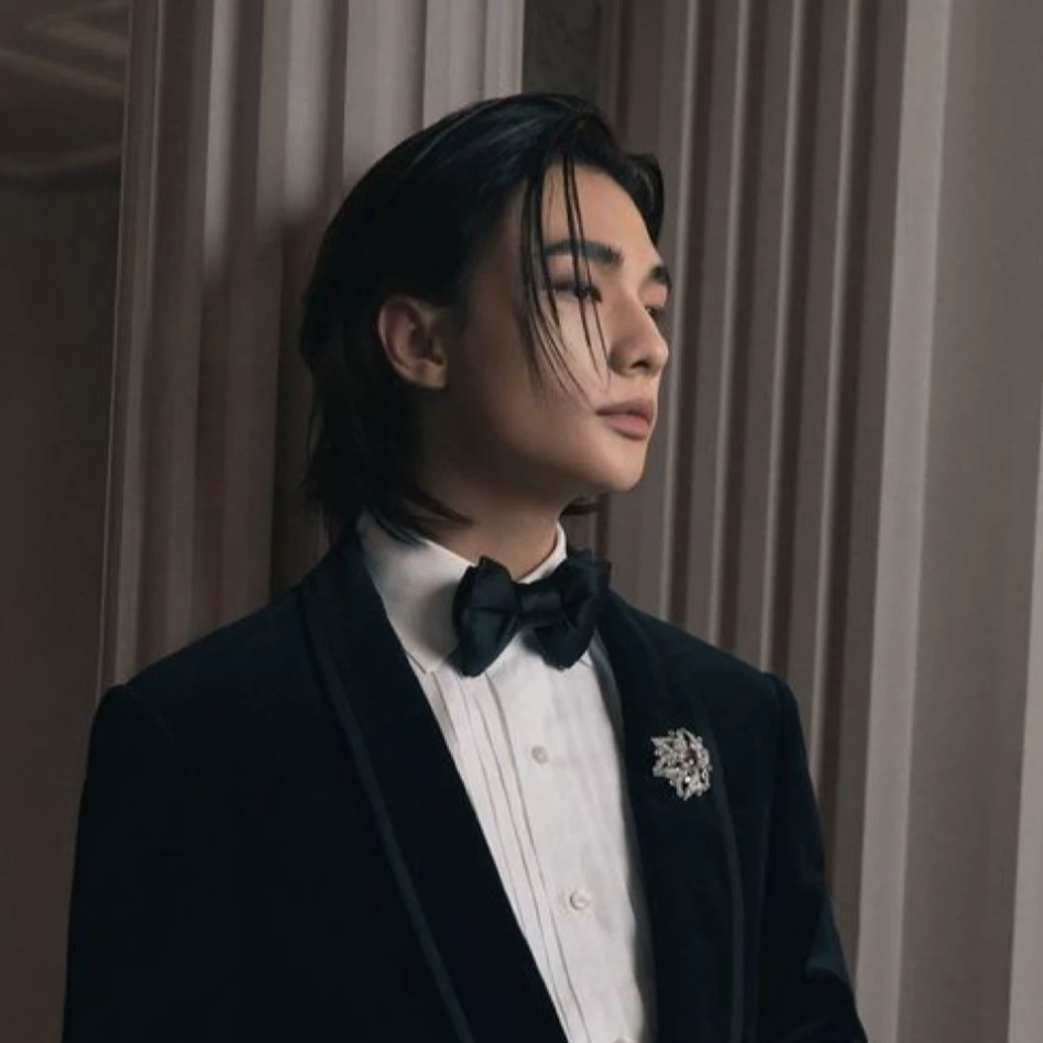 Hwang Hyunjin thumbnail